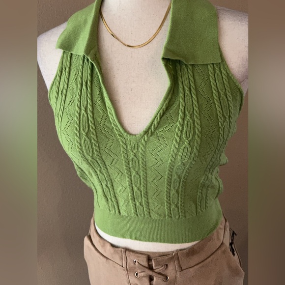 Collared v neckline cable knit halter top - Picture 7 of 10